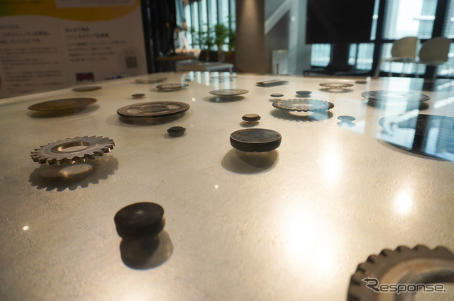 鍛造部品が封入された鍛造テーブル