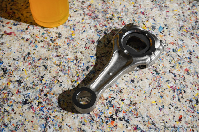 コンロッドでできた栓抜き