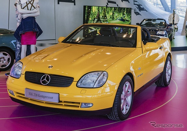 ドイツのメルセデスベンツ博物館が初代『SLK』特別展示