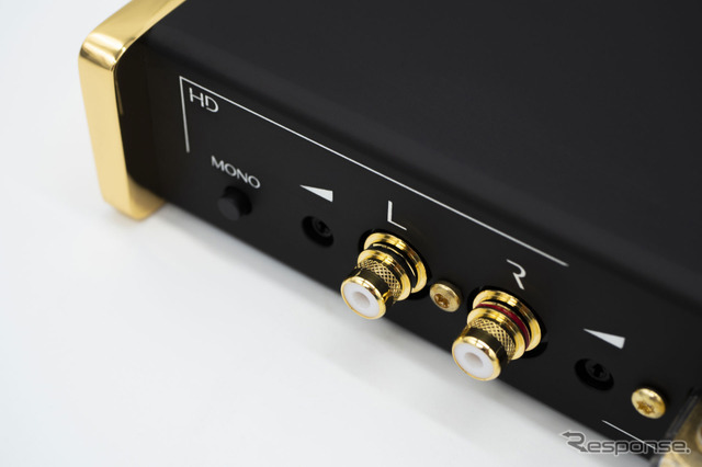 「外部パワーアンプ」の一例（クワトロリゴ・ファンタジア シリーズ）。