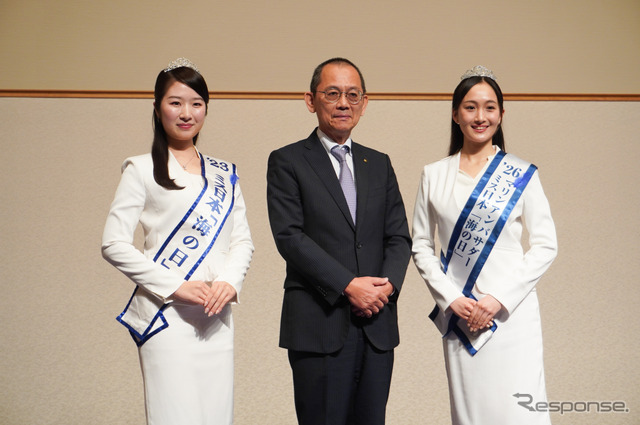 日本マリン事業協会の渡辺克明会長（中央）