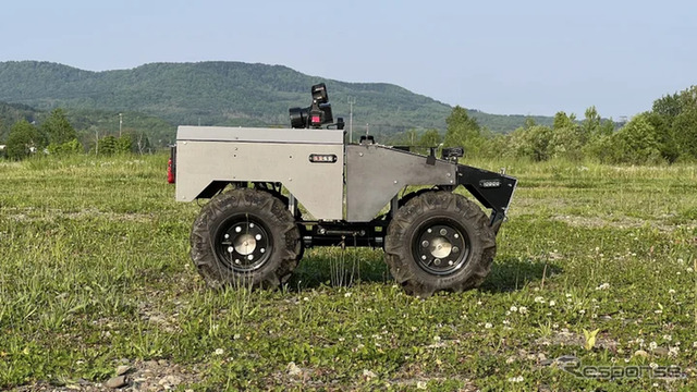 遠隔操縦・悪路走破性能を応用した無人陸上車両「機動警備ドローン MSD-F22」