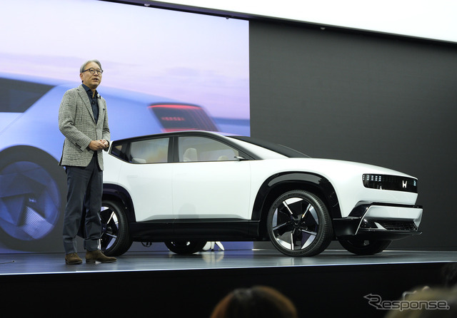 ホンダ 三部敏宏社長と開発中止となったEV「Honda 0 SUV」（写真はジャパンモビリティショー2025）