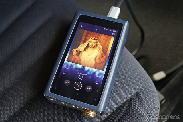 音源のクオリティにはこだわってDAPはiBassのDX300MAXを導入。システムのパフォーマンスをフルに発揮する。