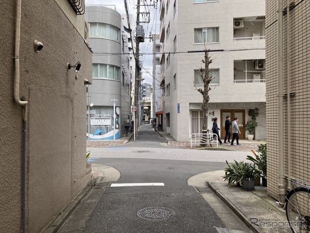 江東区道深37号、東向き