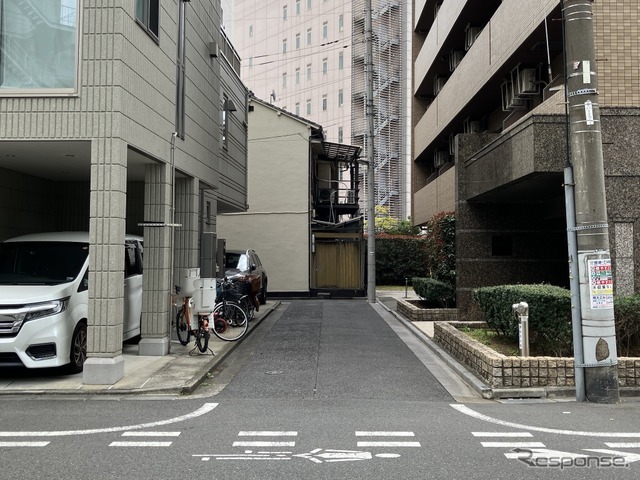 江東区道深37号、西側始点。入ってすぐ左に折れる