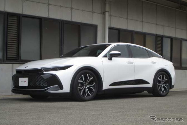 サステックプロZT40　トヨタ・クラウンクロスオーバー装着例（推奨ダウン量：フロント 30mmダウン / リア 30mmダウン）