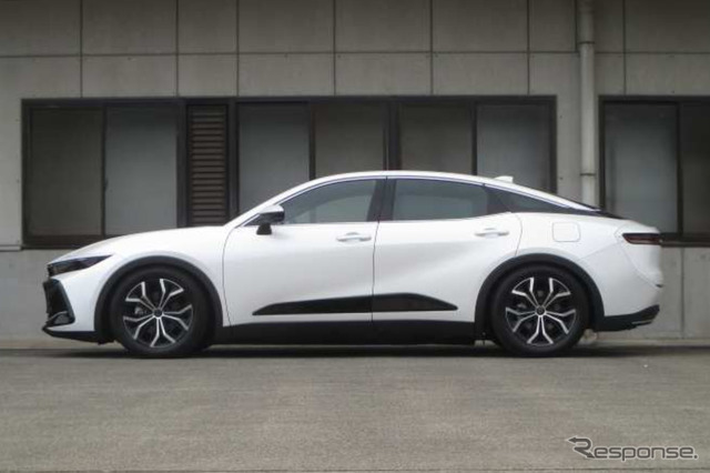 サステックプロZT40　トヨタ・クラウンクロスオーバー装着例（推奨ダウン量：フロント 30mmダウン / リア 30mmダウン）