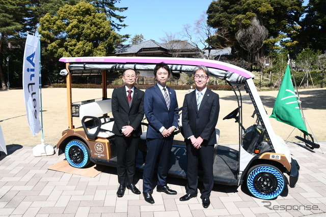 左から杉並区都市整備部 交通企画担当課長の石森健氏、ブリヂストン 新モビリティ事業部門長の太田正樹氏、ブリヂストン 探索事業AirFree開発推進部長の岩淵芳典氏
