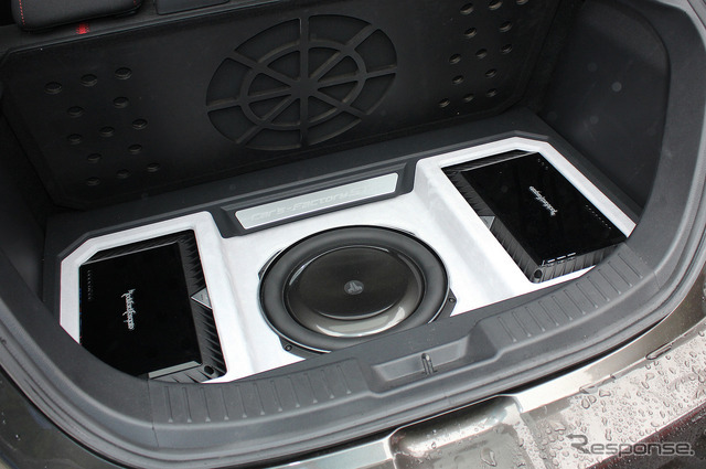 「カーオーディオ・プロショップ」にて製作されたオーディオカーの一例（製作ショップ：カーズファクトリーシュティール＜山形県＞）。