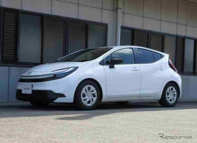 タナベ サステックDF210　トヨタ・アクア装着例（フロント：33mmダウン / リア：28mmダウン）