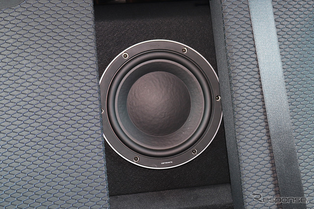 「パワーアンプ内蔵DSP」にてシステムが構築されたオーディオカーの一例。