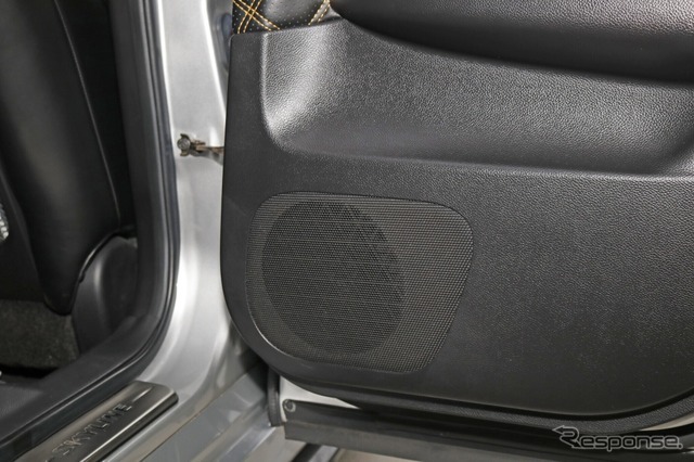 リアドアにもスピーカー（ヴィルタスナノMW6）をインストールして中低域の厚みを引き出すのがオーナーの狙いとなった。