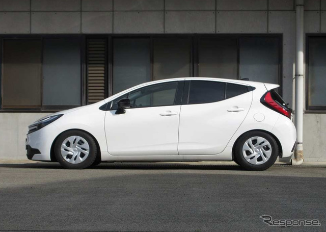 タナベ サステックプロCR　アクア装着例（最下部車高：フロント 64mmダウン / リア 61mmダウン）