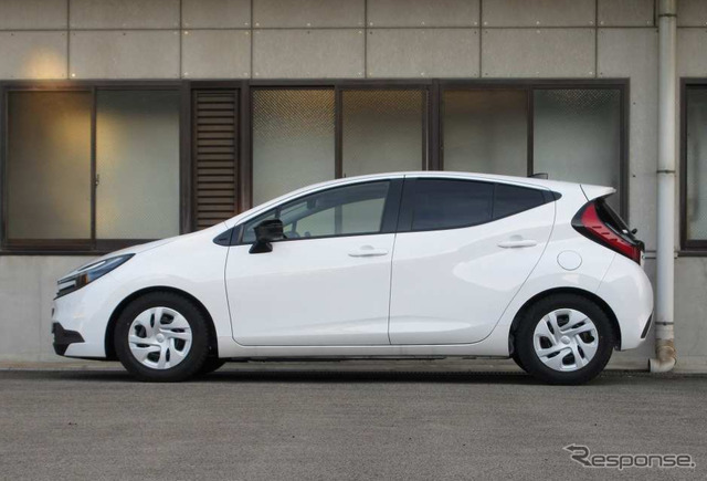 タナベ サステックプロCR　アクア装着例（最上部車高：フロント 32mmダウン / リア 26mmダウン）