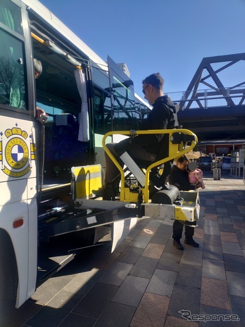 リフト付き大型バス