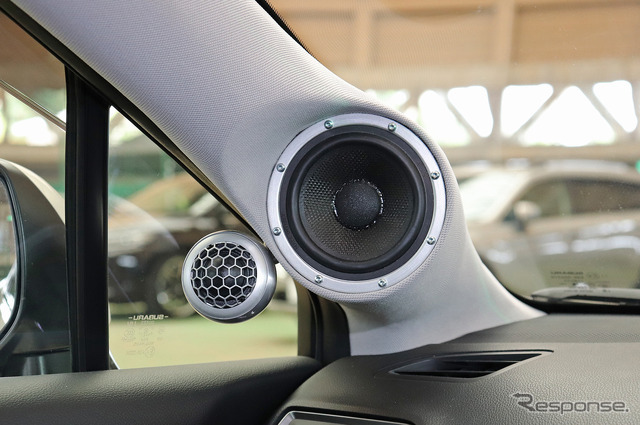 「外部パワーアンプ」が搭載されたオーディオカーの一例（製作ショップ:イースト＜大阪府＞）。