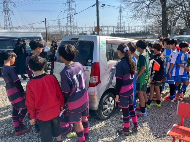 廃車予定の軽自動車をキャンバスに埼玉県日高市で子ども向け体験企画「楽しく描いてみんなで作る「らくがきカー」」開催