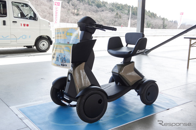 ダイハツの歩行領域モビリティ『eスニーカー』