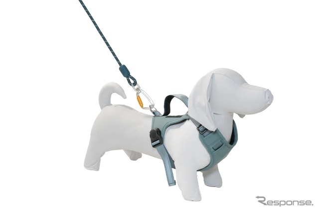 コンビのペットブランド「コムペット」のシートベルトを通すだけの「カーリンク ハーネス」