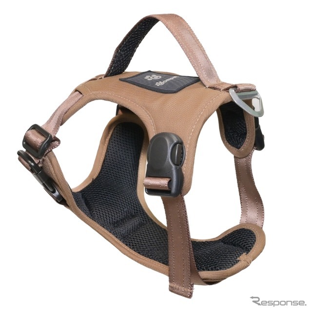 コンビのペットブランド「コムペット」のシートベルトを通すだけの「カーリンク ハーネス」