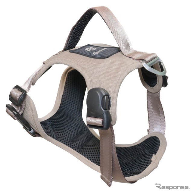 コンビのペットブランド「コムペット」のシートベルトを通すだけの「カーリンク ハーネス」