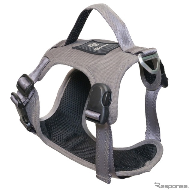 コンビのペットブランド「コムペット」のシートベルトを通すだけの「カーリンク ハーネス」