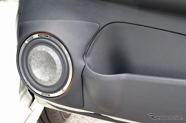 「市販メインユニット」を核にシステムが組まれたオーディオカーの一例（製作ショップ:パラダ＜福井県＞）。