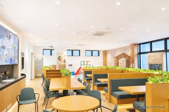 「81FACTORY&CAFE」