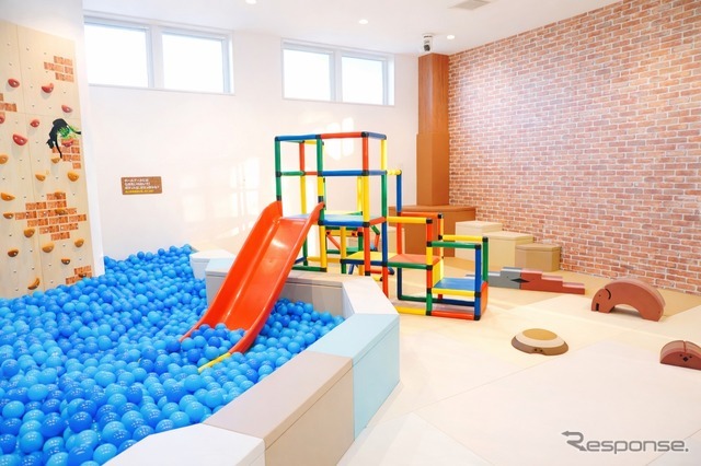 「81FACTORY&CAFE」