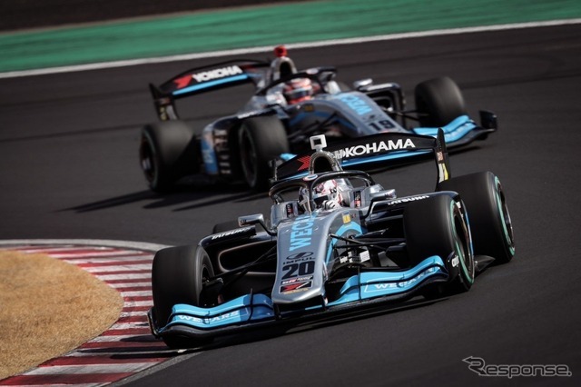 WECARSカラーレーシングカーSF14の展示