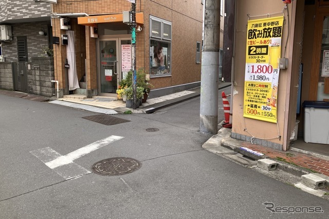 画面左奥～右手前が中野区道、特別区道24-940・東中野ギンザ通り