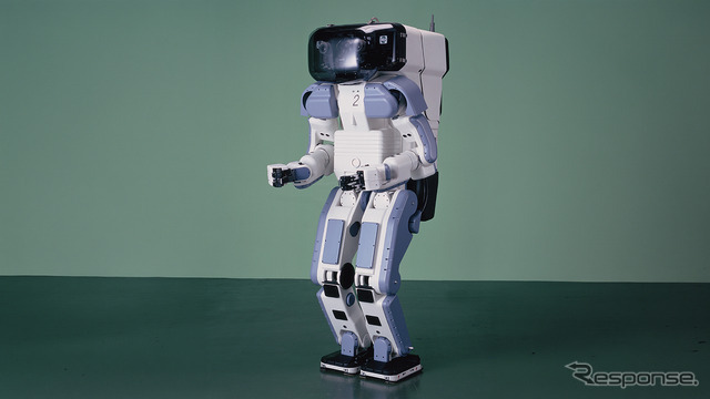 人間型自立二足歩行ロボットP2