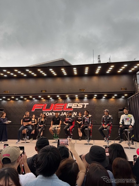 海外セレブ+国内ゲストを迎え、トークショーを開催