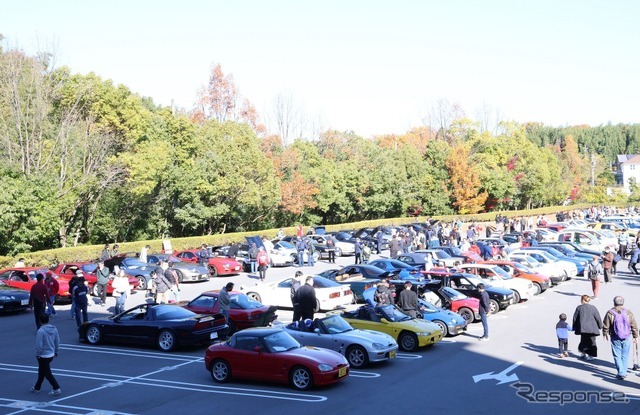 約100台の出場オーナー車両展示
