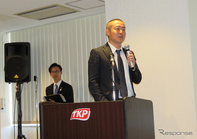 この日のお披露目会見で登壇した、アシックスジャパンのワークプロダクト事業部長・小川博之氏。