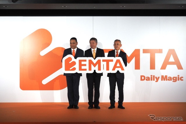 向かって左から山本CTO、何CEO、　打越CMO