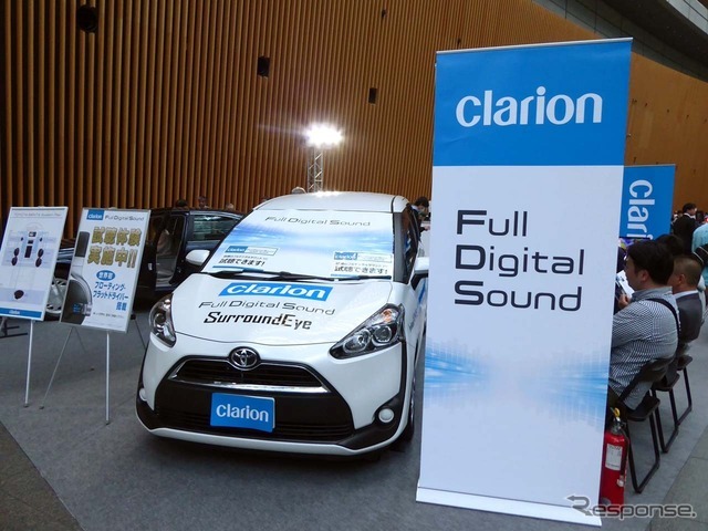クラリオンはFull Digital Soundでシステム化したトヨタ・シエンタを出展
