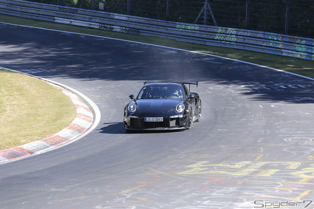 ポルシェ　911 GT2 RS