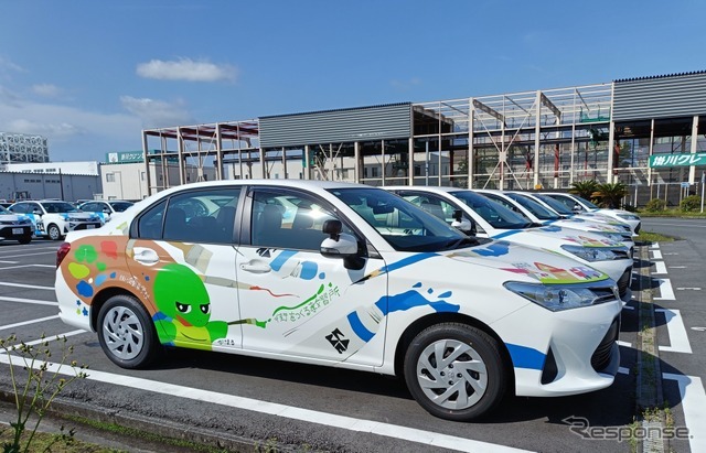 掛川自動車学校のラッピング教習車