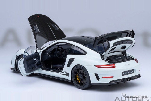 「AUTOart」の1/18スケールのダイキャストモデル、ポルシェ『911』（991.2）の「GT3 RS ヴァイザッハ・パッケージ