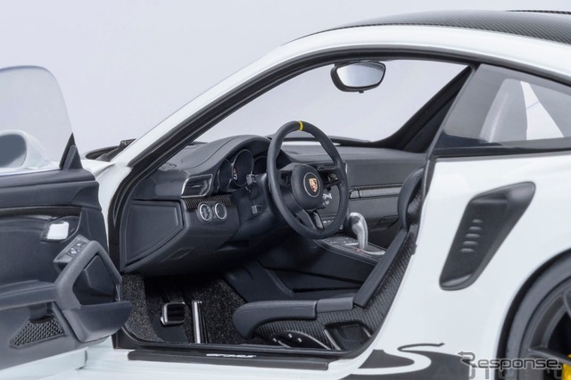 「AUTOart」の1/18スケールのダイキャストモデル、ポルシェ『911』（991.2）の「GT3 RS ヴァイザッハ・パッケージ