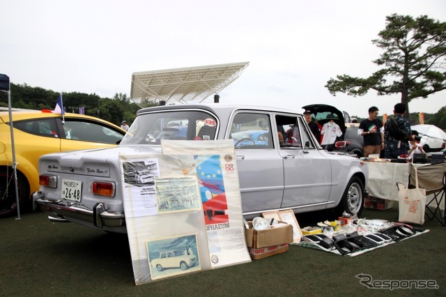 愛車にまつわるお宝を展示販売