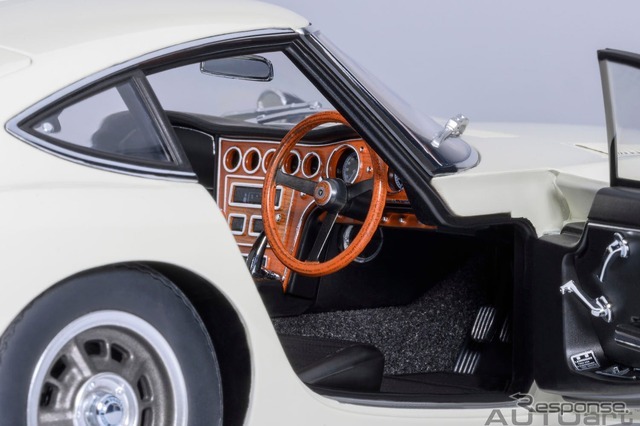 『トヨタ 2000GT』のオートアート製18分の1スケールモデルカー