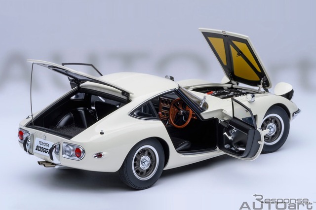 『トヨタ 2000GT』のオートアート製18分の1スケールモデルカー