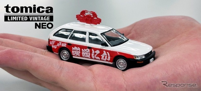 「トミカリミテッド ヴィンテージ」シリーズの新製品「トヨタ カローラ バン DX（かに道楽）」