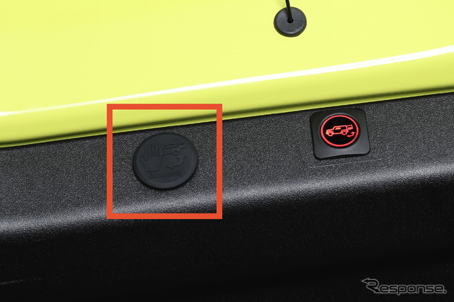 万が一電源トラブル等が起きた際には、車内から手動で開けられるエマージェンシーレバーを装備