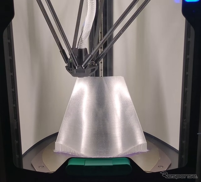 フロント部品の3D造形の様子