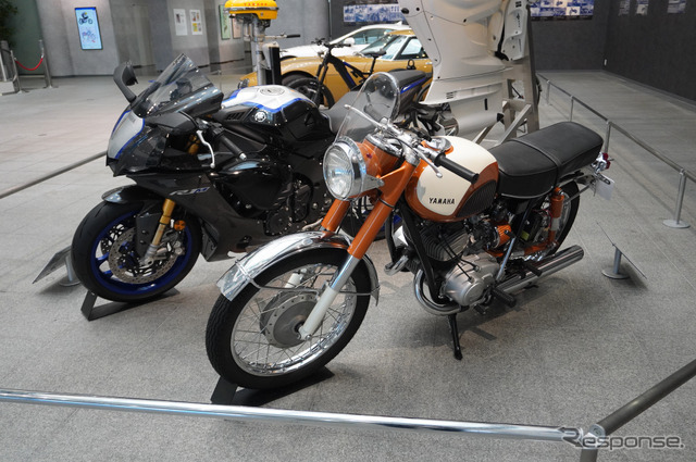 ヤマハ『YZF-R1M』と『YDS-1』