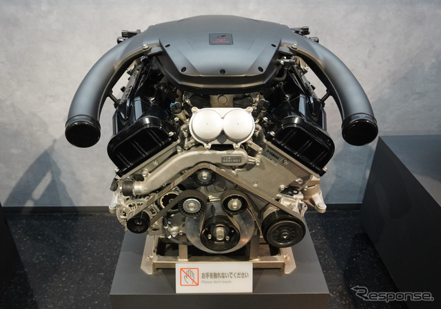 技術展示エリアのレクサス用V10エンジン
